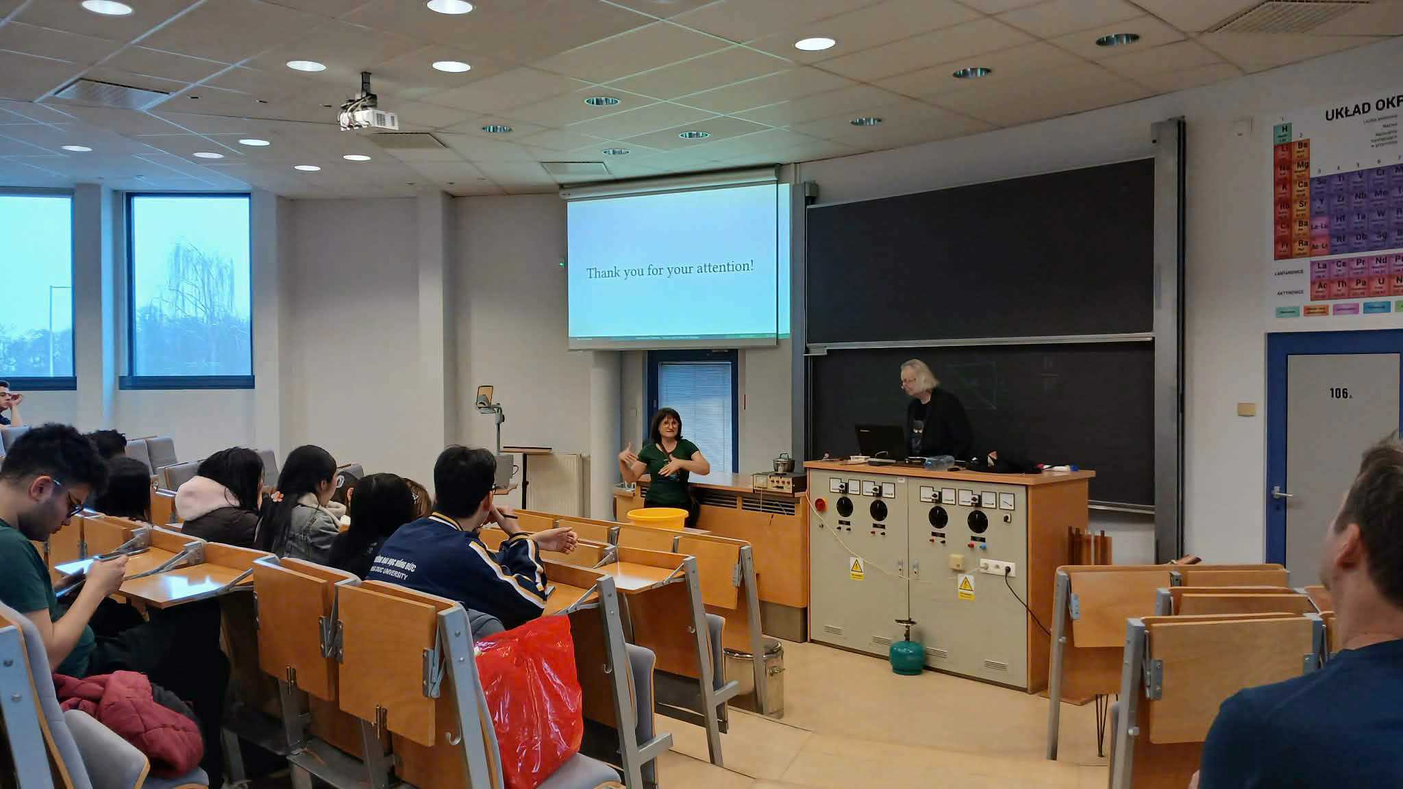 SINH VIÊN KHOA KHOA HỌC TỰ NHIÊN TRƯỜNG ĐẠI HỌC HỒNG ĐỨC THAM GIA CHƯƠNG TRÌNH TRAO ĐỔI HỌC THUẬT TẠI ĐẠI HỌC ZIELONA GÓRA, BA LAN